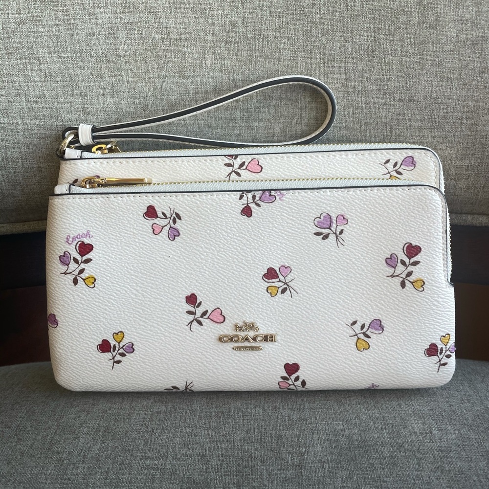 NWT！COACH Double Zip Wallet With Heart Print（COACH CW969）Valentines Day Gift